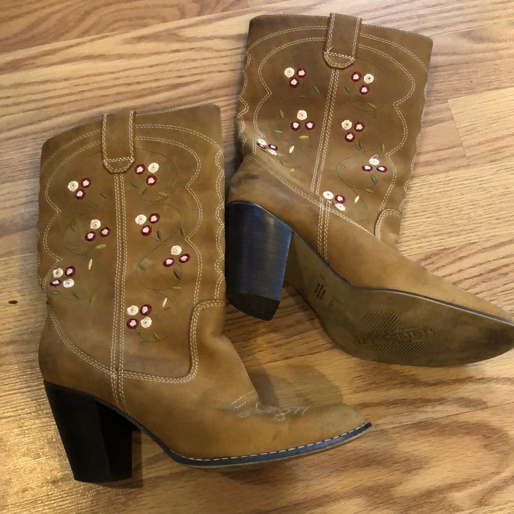 SEYCHELLES SUEDE LEATHER FLORAL EMBROIDERED WESTERN BOOTS TAN SIZE 7.5 - Picture 7 of 12